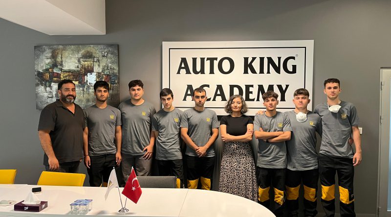 AUTO KİNG MESEM İŞBİRLİĞİ İLE  LİSE ÇAĞINDAKİ GENÇLERİ OTOMOTİV SEKTÖRÜNE HAZIRLIYOR